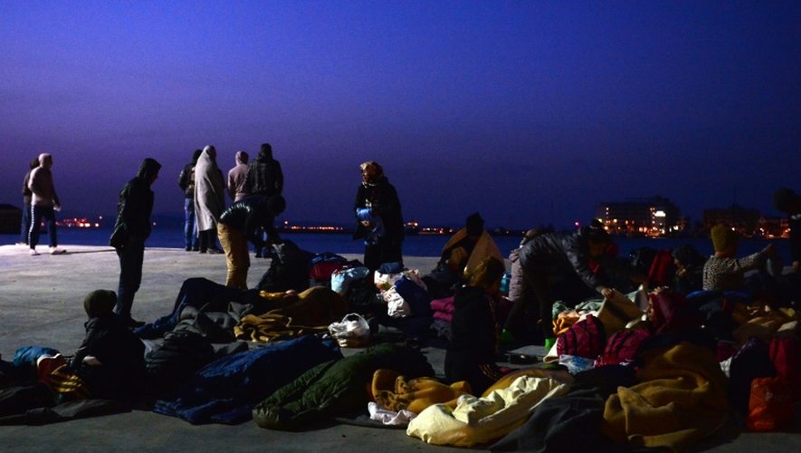Des migrants sur le port grec de Chios, le 4 avril 2016