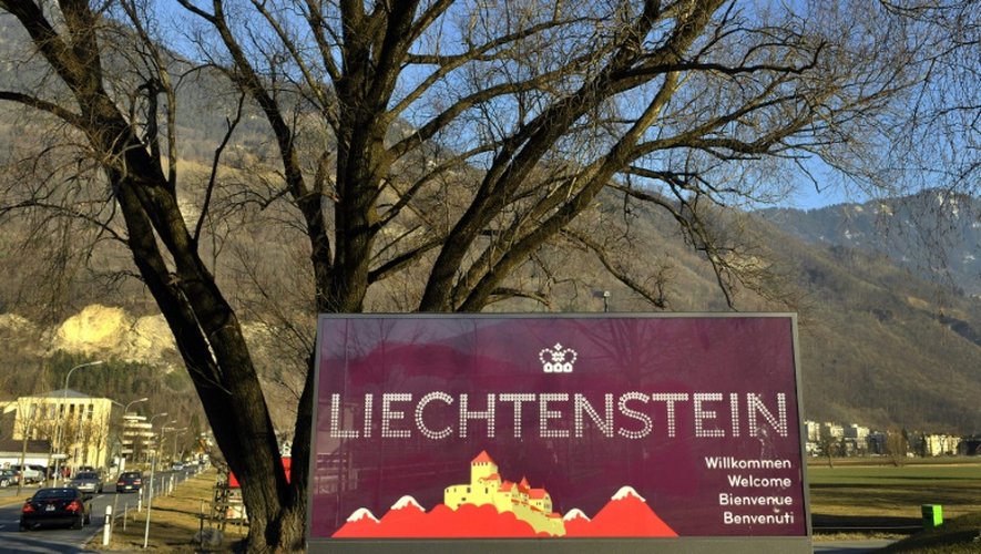 Panneau à l'entrée du Liechtenstein en février 2008 à Vaduz. D'après une liste de la Commission européenne publiée en juin, 30 juridictions sont encore jugées insuffisamment coopératives. Parmi elles, le Liechtenstein