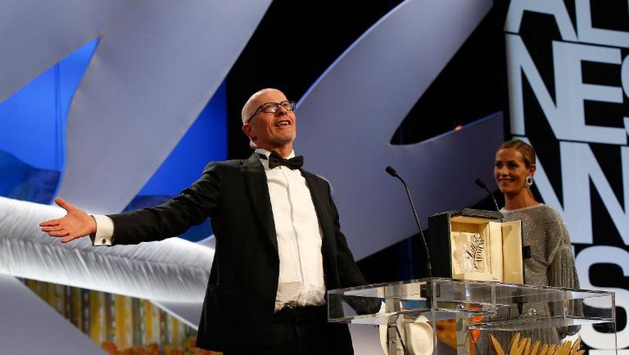 Le réalisateur français Jacques Audiard reçoit la Palme d'or
