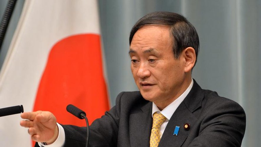 Le secrétaire général du gouvernement nippon, Yoshihide Suga, durant une conférence de presse le 7 mars 2014 à Tokyo