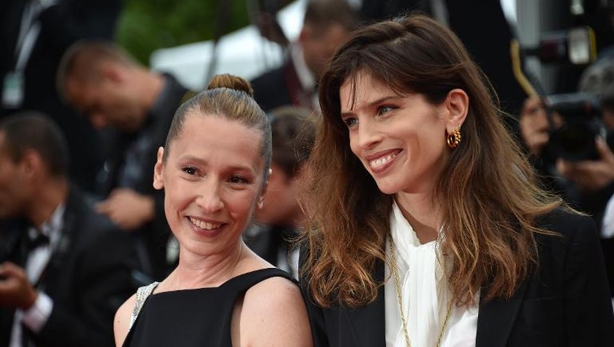 Emmanuelle Bercot (g) et la réalisatrice Maïwenn à Cannes le 24 mai 2015