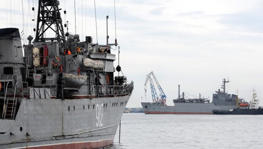 Un navire militaire russe le 6 mars 2014 dans le port de Sébastopol en Crimée