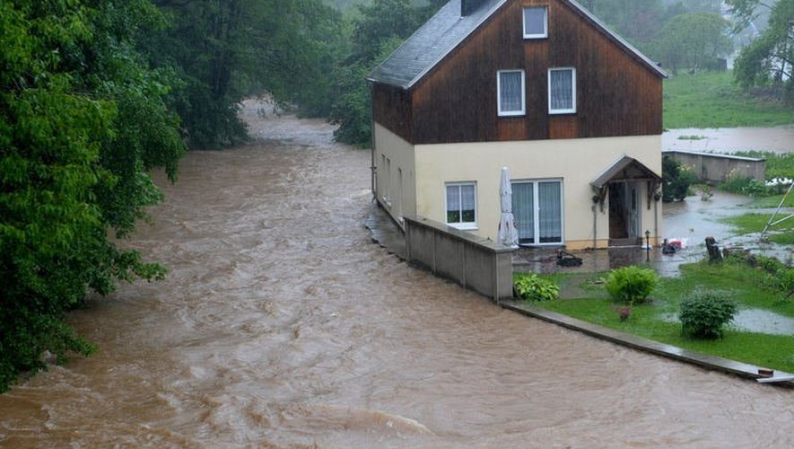 La rivière Wuerschnitz sort de son lit le 2 juin 2013 près de Chemnitz, dans le sud de l'Allemagne