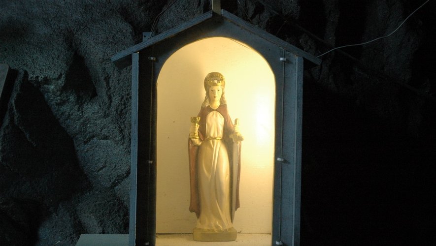 Les tunneliers ont posé une statue de leur patronne sainte Barbe.