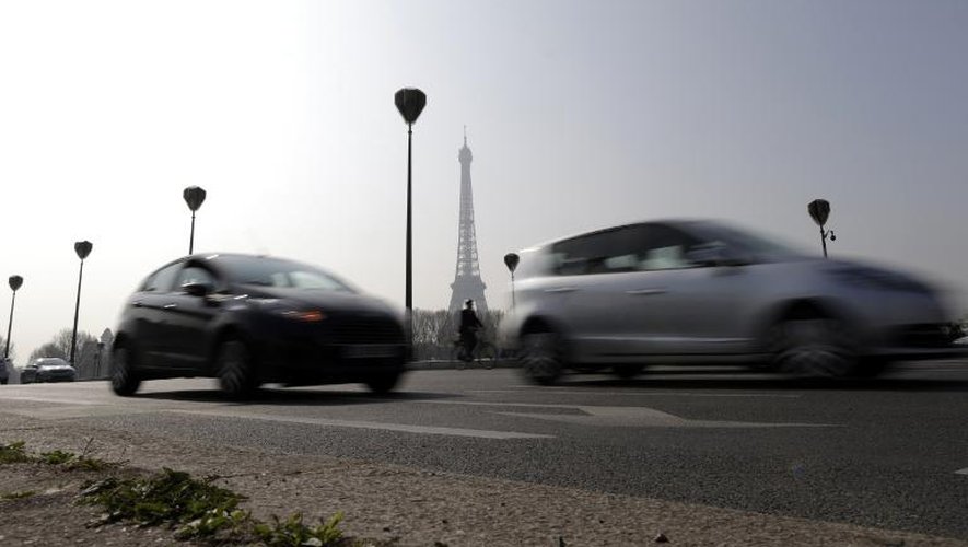 Des voitures à Paris le 14 mars 2014