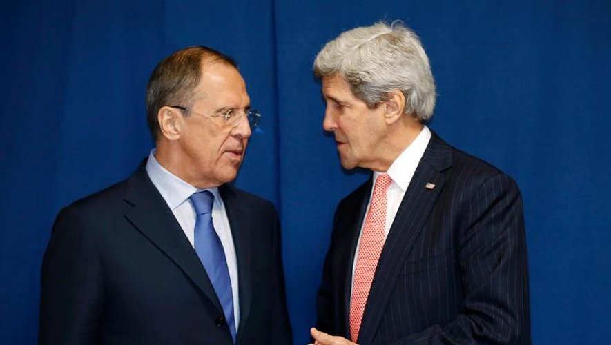 Le ministre russe des Affaires étrangères Sergueï Lavrov et son homologue américain John Kerry à Rome le 6 mars 2014