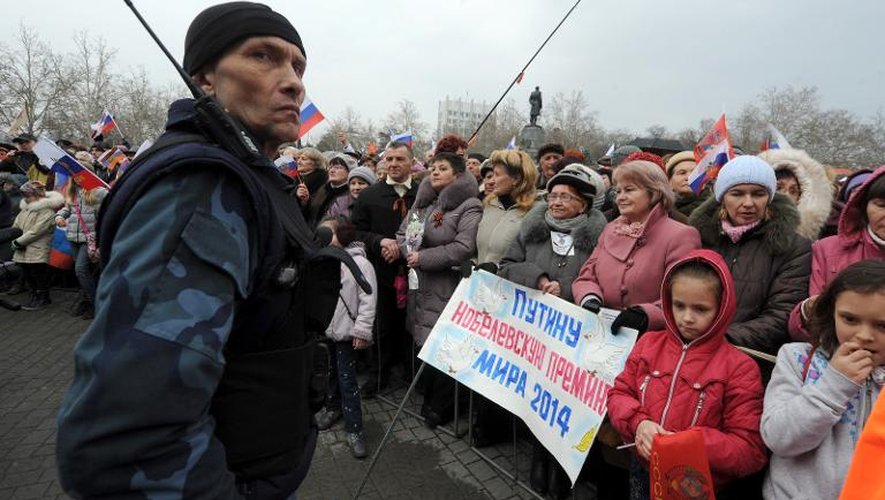 Manifestation pro-russe dans la centre de Sébastopol, en Crimée le 8 mars 2014
