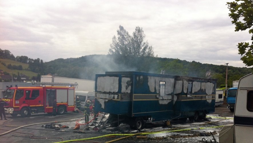 La caravane a été entièrement détruite par un incendie.