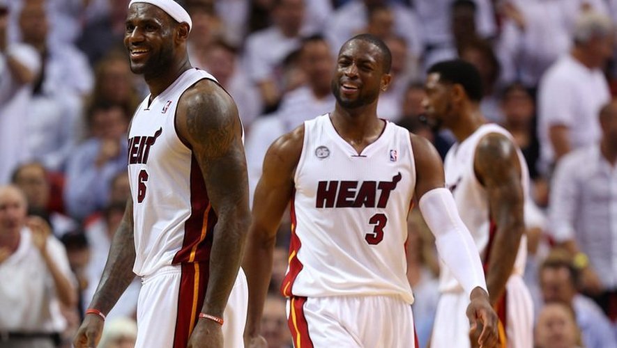 Les joueurs LeBron James et Dwyane Wade des Miami Heat, lors du match remporté contre Indiana, le 3 juin 2013 à Miami
