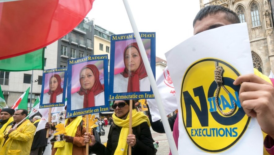 Manifestation à Vienne le 30 mars 2016 contre l'usage de la peine de mort par le président iranien Hassan Rohani, dont la visite en Autriche a été repoussée