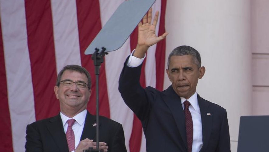 Le secrétaire américain à la Défense Ashton Carter et le président Barack Obama le 25 mai 2015 à Arlington