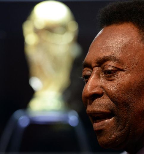 Le "Roi" Pelé lors d'une conférence de presse le 9 mars 2014 devant l'Hôtel de ville de Paris