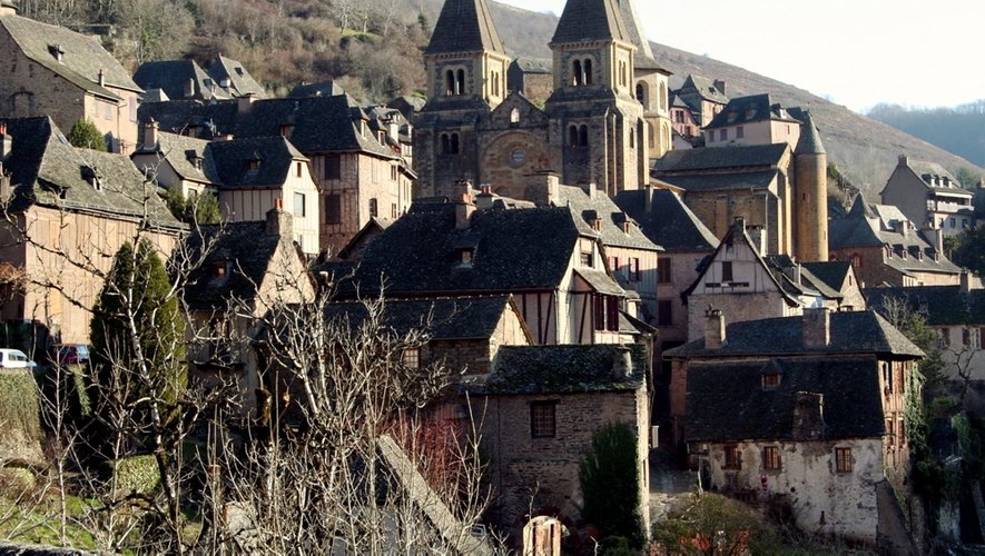 Symbole du villlage, l'abbatiale Sainte-Foy est inscrite au patrimoine mondial de l'Unesco.