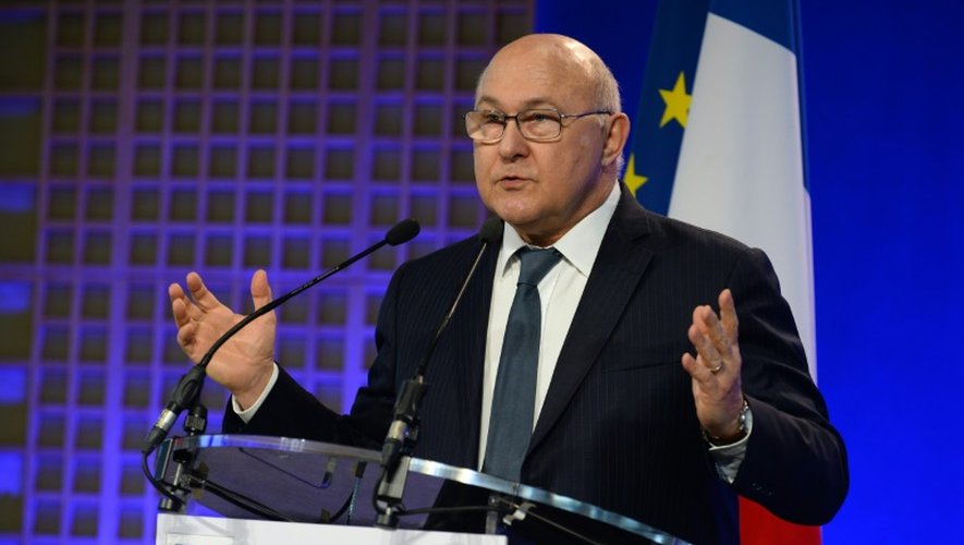 Le ministre des Finances Michel Sapin lors d'une conférence de presse le 30 mars 2016 à Paris