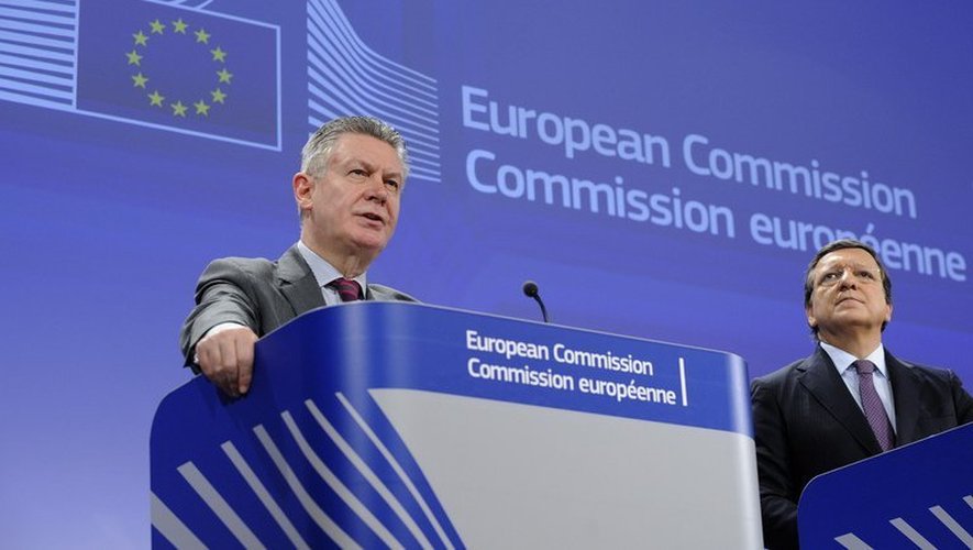 Le commissaire européen au Commerce, Karel De Gucht, et le président de la Commission, Jose Manuel Barroso, le 13 février 2013 à Bruxelles