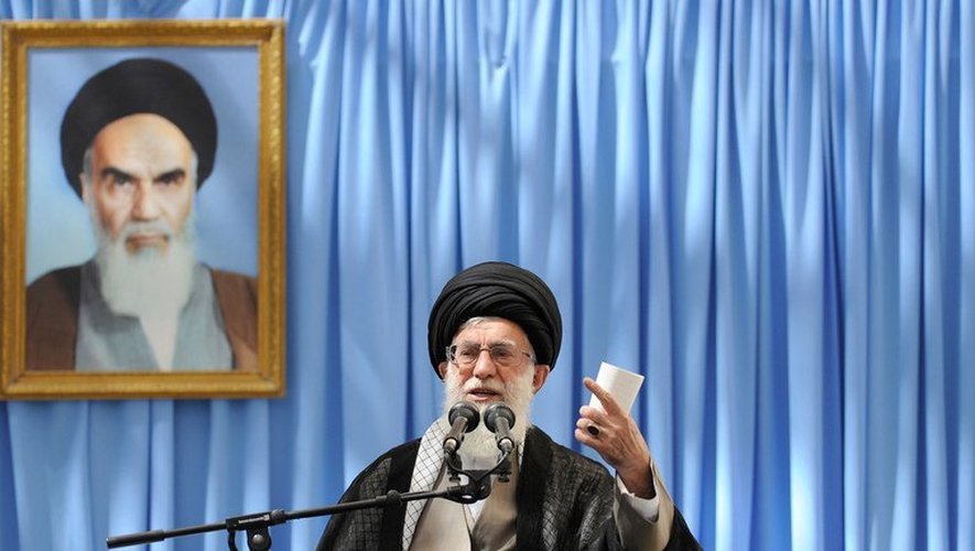 Photo provenant du site du guide suprême iranien Ali Khamenei montrant ce dernier s'exprimant à Téhéran, le 4 juin 2013