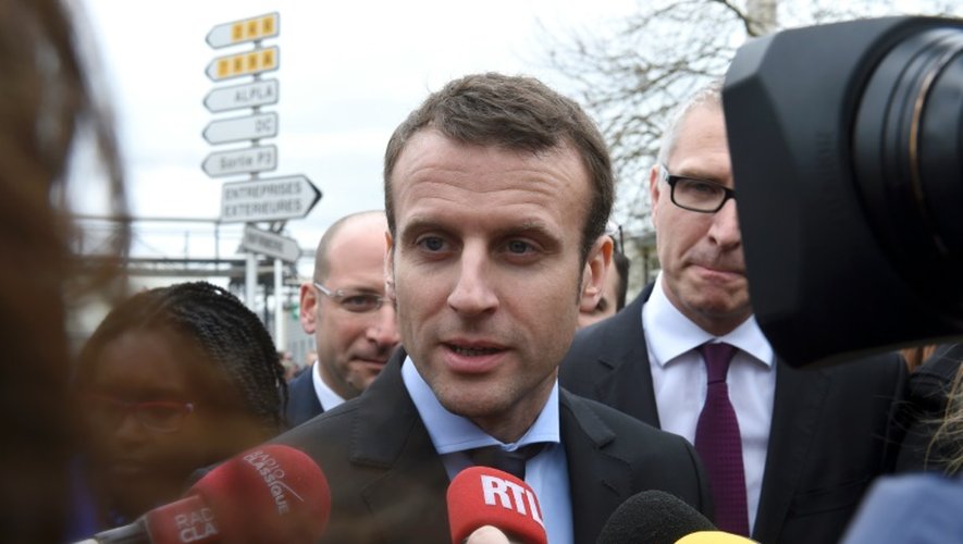 Le ministre de l'Economie Emmanuel Macron, le 6 avril 2016 à Amiens