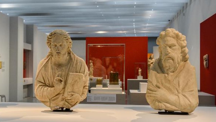 Des statuettes de l'exposition "D'or et d'ivoire, Paris, Pise, Florence, Sienne 1250-1320" le 26 mai 2015 au Louvre-Lens