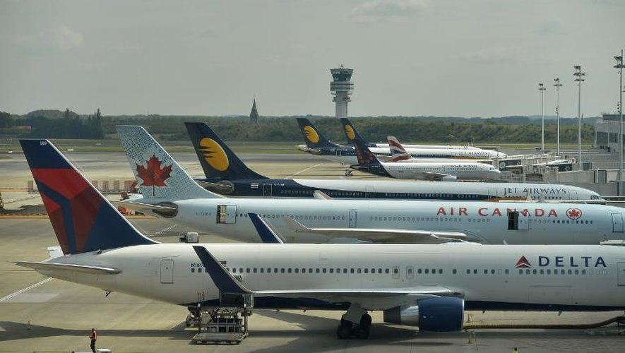 Des avions immobilisés sur le tarmac de l'aéroport de Bruxelles à Zaventem, le 27 mai 2015