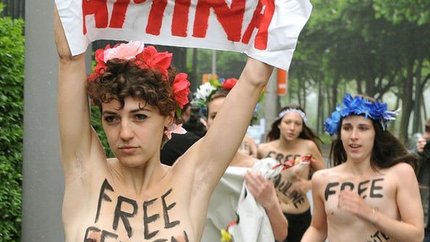Des militantes de Femen manifestent en soutien à Amina, le 30 mai 2013  devant l'ambassade tunisienne à Bruxelles