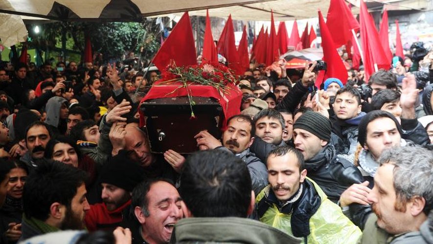 Le cercueil de Berkin Elvan, à Istanbul le 11 mars 2014