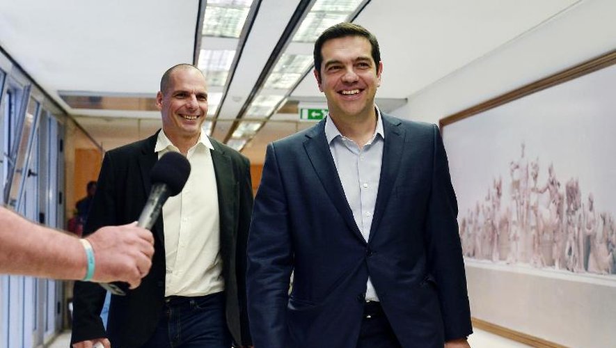 Le Premier ministre grec Alexis Tsipras (D) et le ministre des Finances, Yianis Varoufakis à Athènes le 27 mai 2015