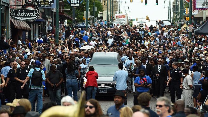 Le corbillard transportant la dépouille du musicien B.B King à Memphis, dans le Tennessee, le 27 mai 2015
