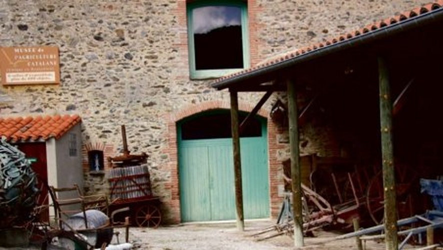 La commune est réputée pour son musée de l’agriculture catalane installé dans une vieille grange.