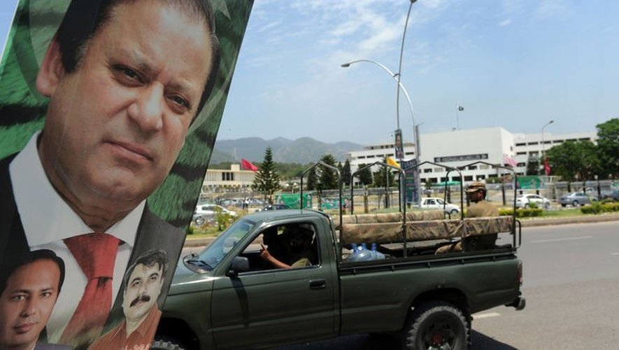 Un portrait de Nawaz Sharif près du Parlement, à Islamabad, le 5 juin 2013