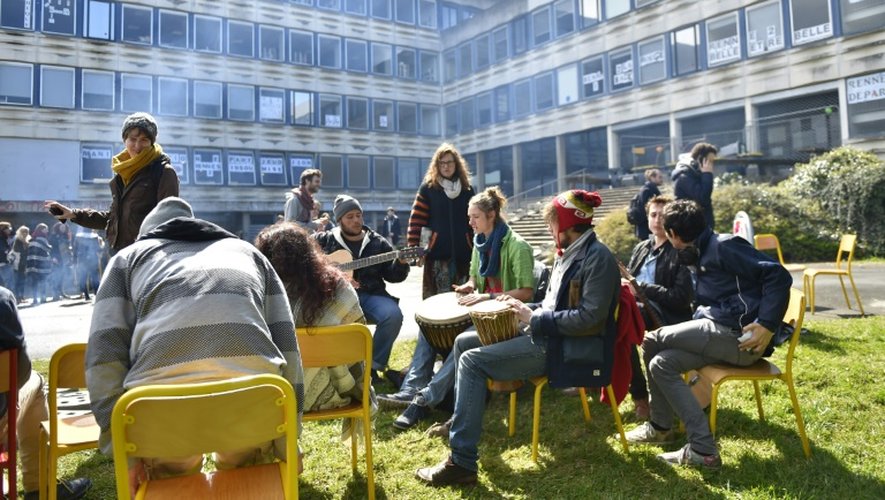 Des étudiants bloquent l'université Rennes 2, le 7 avril 2016