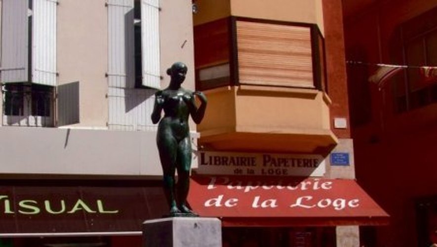 À Perpignan, la place de la loge abrite “La Vénus au Collier”.