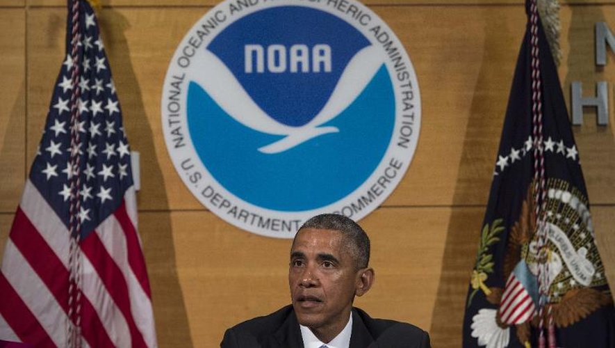 Le président Barack Obama s'exprime devant la presse à l'issue d'une visite du Centre national des ouragans, à Miami, le 28 mai 2015