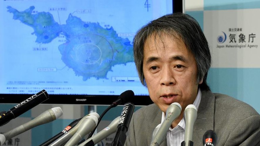 Le directeur du département de vulcanologie de l'agence météorologique du Japon Sadayuki Kitagawa à Tokyo le 29 mai 2015