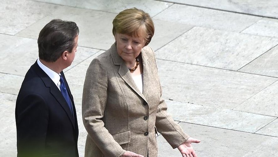 La chancelière allemande Angela Merkel (d) et le Premier ministre britannique David Cameron à Berlin le 29 mai 2015
