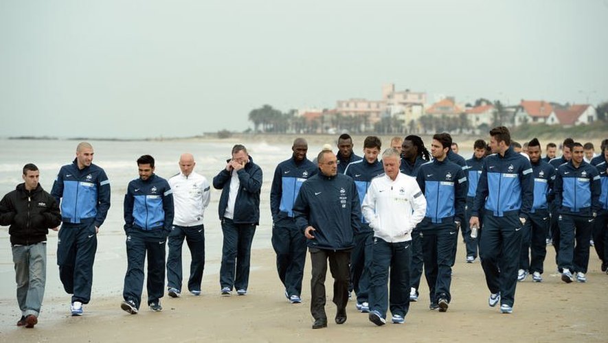 L'équipe de France de football le long d'une plage de Montevideo, avant son match amical en Uruguay, le 5 juin 2013