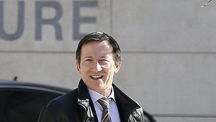 Le juge d'instruction Jean-Michel Gentil devant le palais de justice de Bordeaux, le 19 février 2013