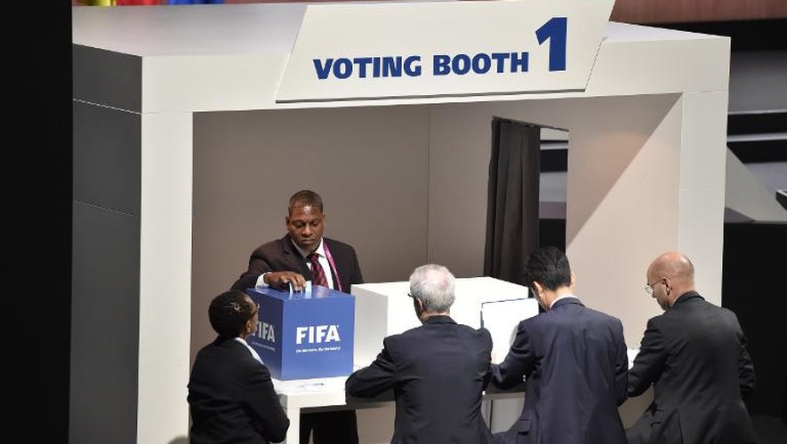 Des membres de la Fifa votent pour élire le président de l'instance, le 29 mai 2015 à Zurich