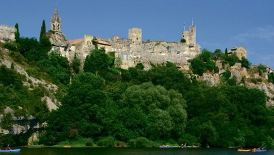 Labellisé “Plus beaux villages de France”, Aiguèze fait partie des incontournables du Gard.