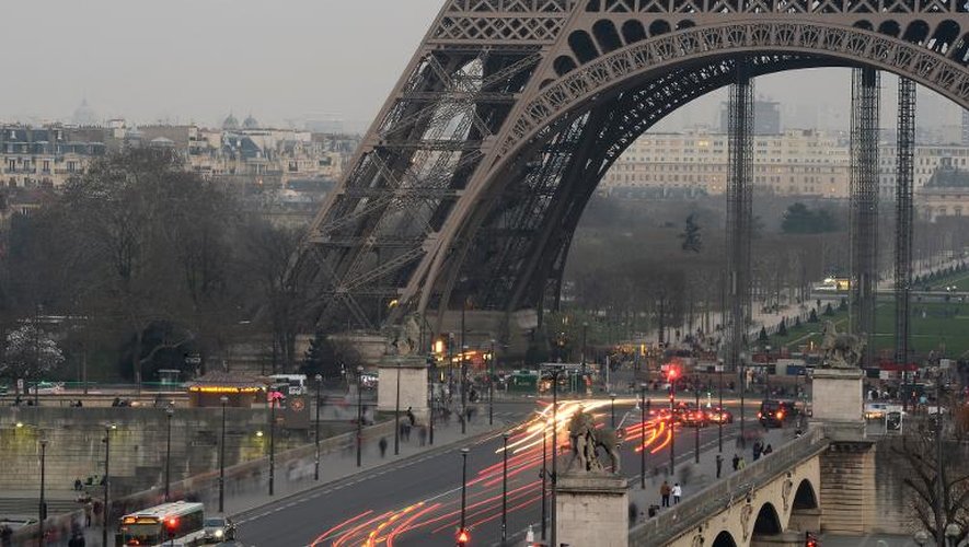 Photo prise le 13 mars 2014 à Paris, prise dans un nuage de pollution depuis plusieurs jours en raison du beau temps