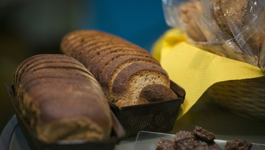 Du pain sans gluten présenté le 8 avril 2016 au "Salon des allergies alimentaires et des produits sans" porte de Versailles à Paris