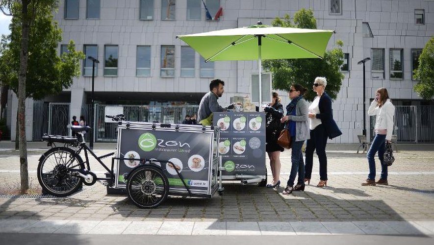 Un tricycle d'Ozon, une cantine ambulante spécialisée dans la restauration d'entreprises, le 28 mai 2015 à Nantes