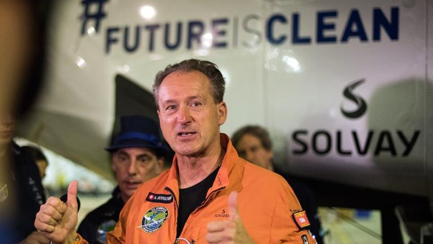 L'explorateur suisse Bertrand Piccard parle à la presse avant le décollage de Solar Impulse 2, le 31 mai 2015 à Nankin