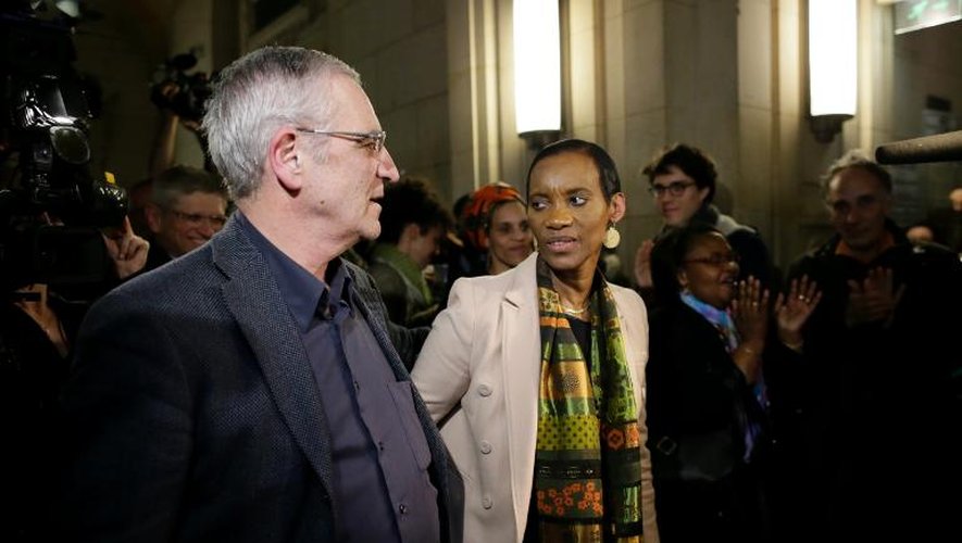 Alain et Dafroza Gauthier, du collectif des parties civiles pour le Rwanda, quittent le Palais de Justice de Paris après le verdict, le 14 mars 2014