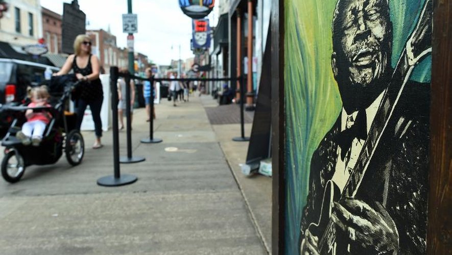 Un hommage à B.B. King devant le B.B. King Club de Memphis, Tennessee, le 28 mai 2015, deux semaines après le décès du célèbre guitariste