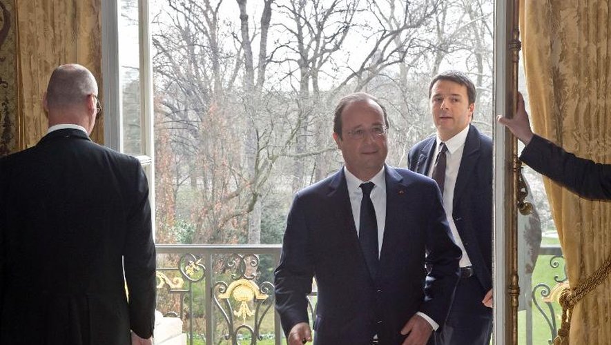 François Hollande en compagnie du Premier ministre italien Matteo Renzi (derrière lui) à l'Elysée, le 15 mars 2014