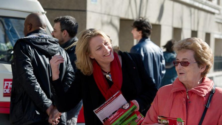 Danielle Simonnet en campagne le 9 mars 2014 à Paris