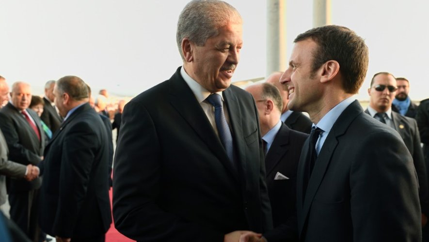 Le Premier ministre algérien Abdelmalek Sellar et le ministre français de l'Economie et des Finances Emmanuel Macron le 9 avril 2016 à Alger