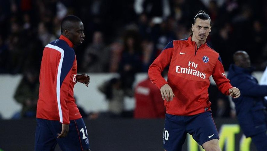 Les Parisiens Blaise Matuidi et Zlatan Ibrahimovic à l'échauffement avant le match contre Saint-Etienne, le 16 mars 2014 au Parc des Princes