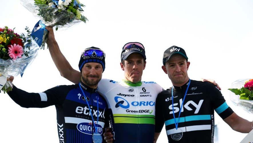 Le Belge Tom Boonen (à gauche) sur le podium aux côtés du vainqueur de Paris-Roubaix Mathew Hayman et du 3e Ian Stannard, le 10 avril 2016 à Roubaix