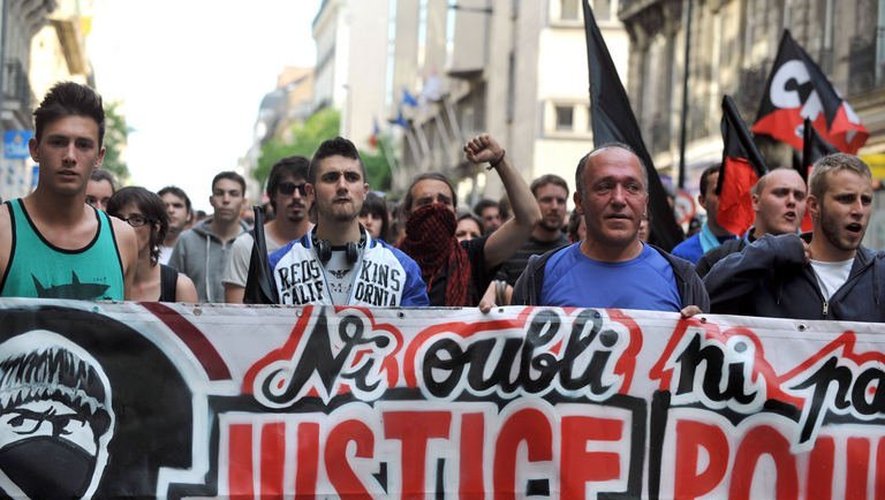 Une manifestation en hommage au militant d'extrême gauche tué lors d'une altercation avec des skinheads, le 6 juin 2013 à Paris